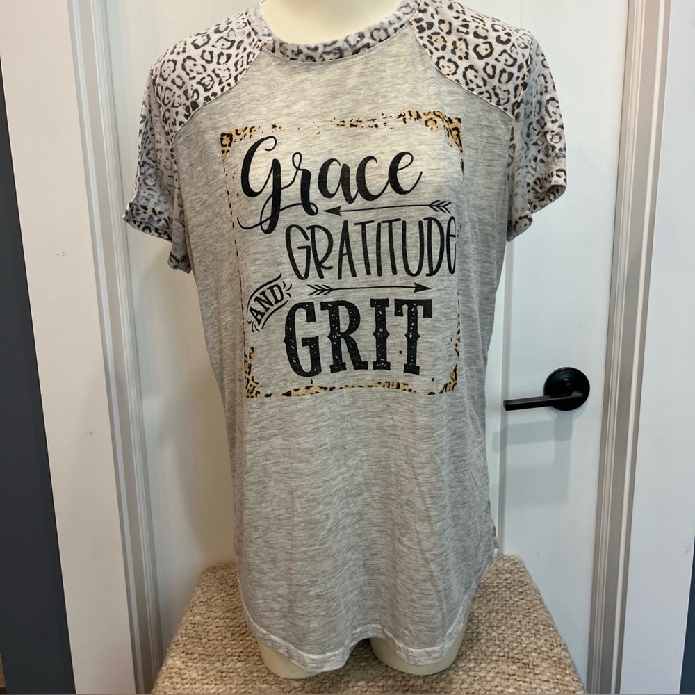 Lincoln‎ Outfitters Women’s Sz L Graphic T-Shirt ‘Grace Gratitude And Grit’